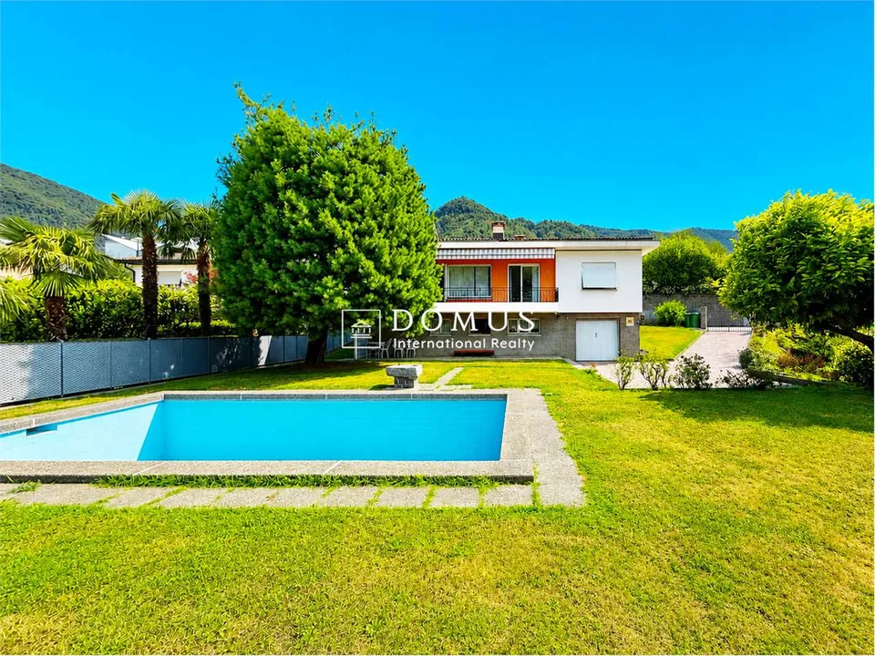 Villa im Grünen mit Pool