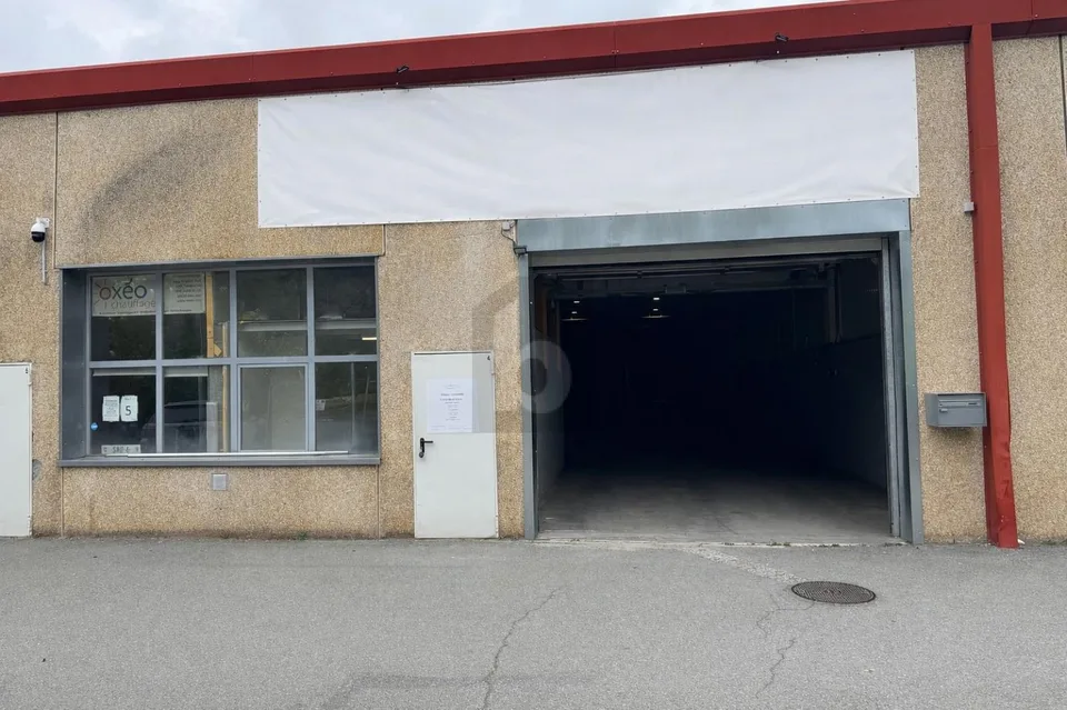 HALLE ARTISANALE AVEC VISIBILITÉ AUTOROUTE