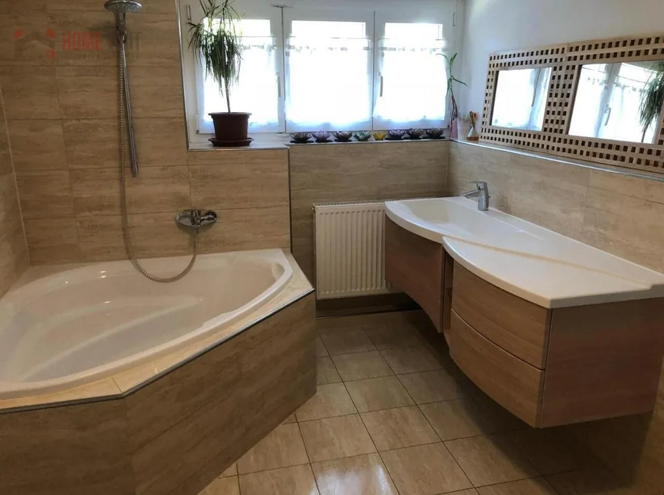 Grosszügiges EFH mit Gartenparzelle & Weitsicht - nahe der Aare