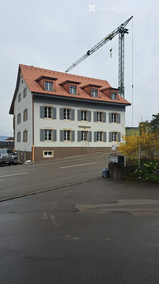 Moderne 4.5-Zimmer-Dachwohnung in Büsserach mit Balkon und schöner Aussicht