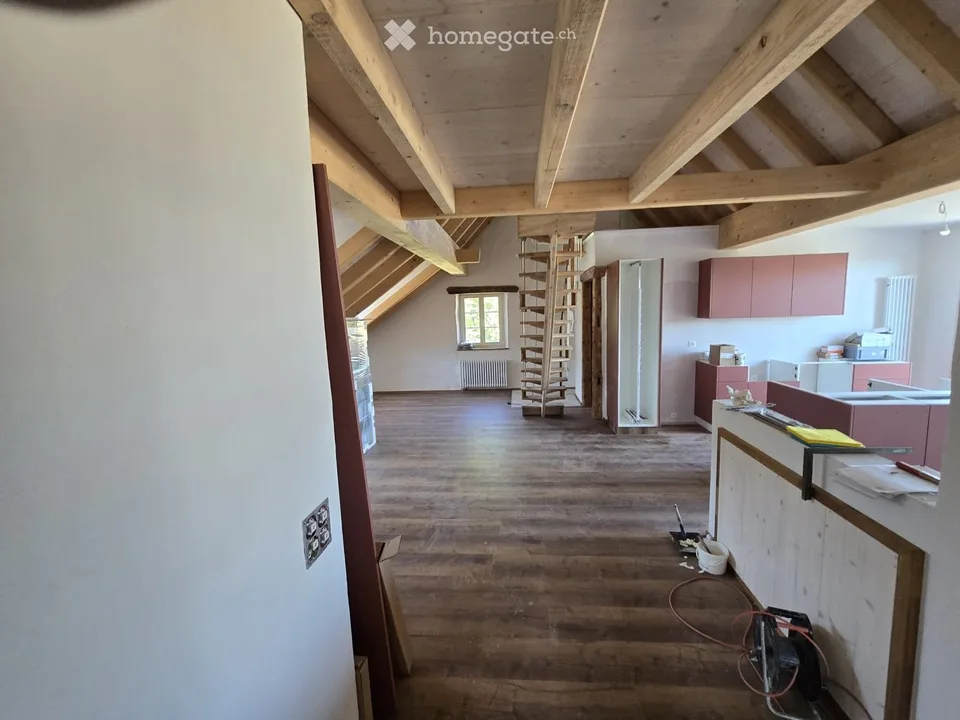 Appartamento moderno 4,5 locali in mansarda a Büsserach con balcone e bella vista