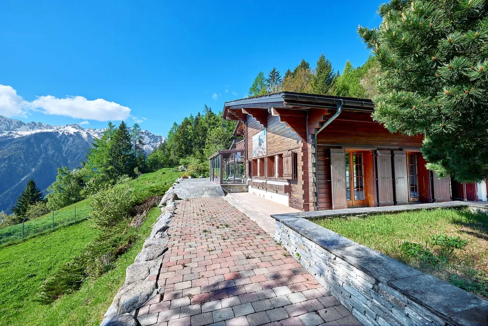 Villa de chalet de rêve avec grand piscine intérieure
