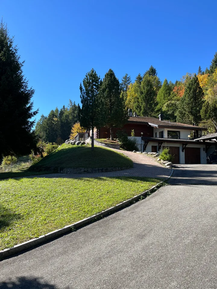 Traumhafte Chalet-Villa mit grossem Inhouse-Pool