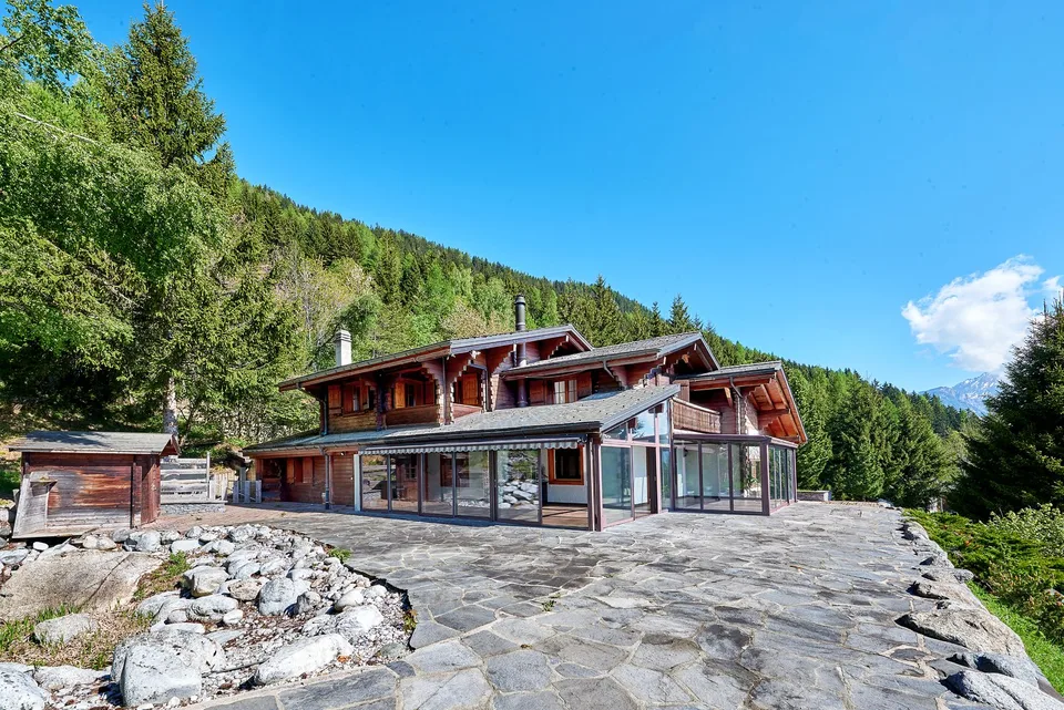 Villa de chalet de rêve avec grand piscine intérieure