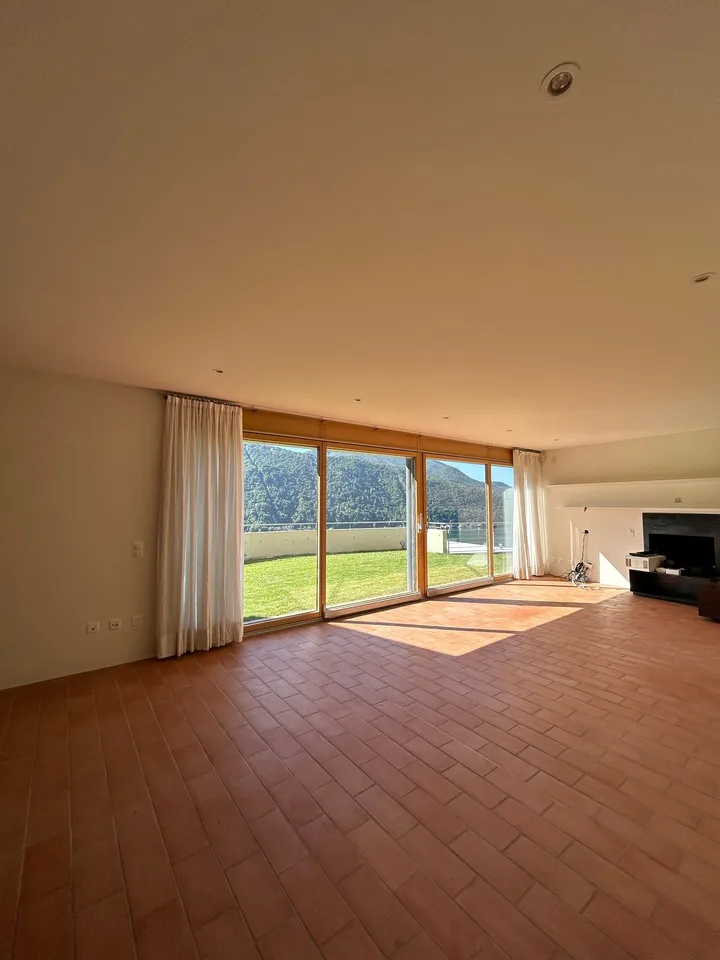 VICO MORCOTE - VENDESI VILLA UNIFAMILIARE DI 4.5 LOCALI CON VISTA PANORAMICA