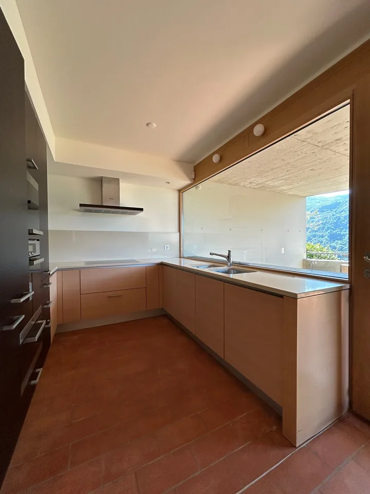 VICO MORCOTE - VENDESI VILLA UNIFAMILIARE DI 4.5 LOCALI CON VISTA PANORAMICA