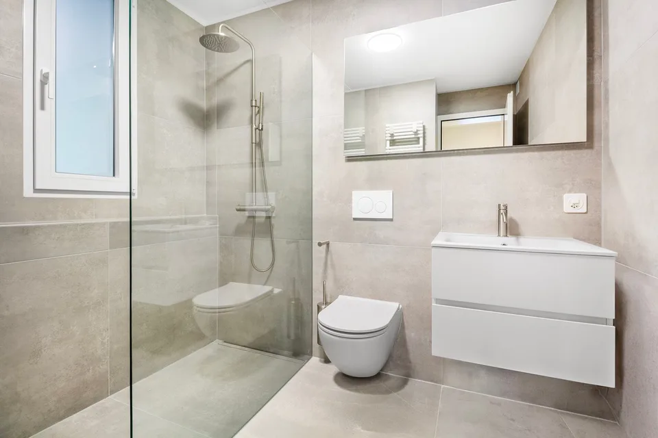 Elegante spazio abitativo o professionale con ampia terrazza in pos... – foto 6 di 6