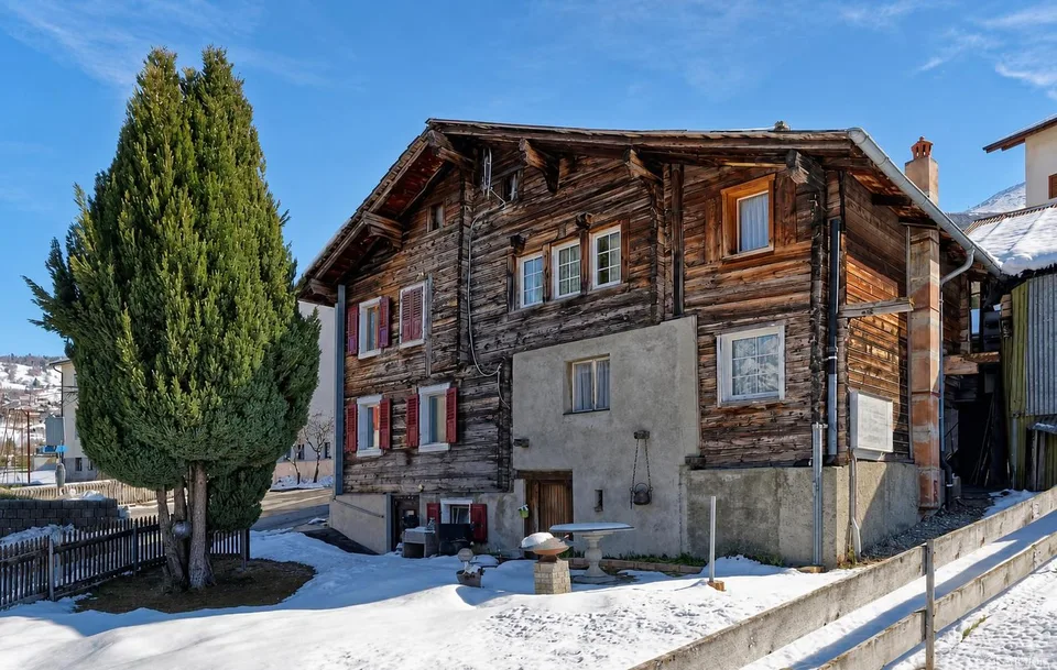 Wohnhaus mit verschiedenen Gebäuden