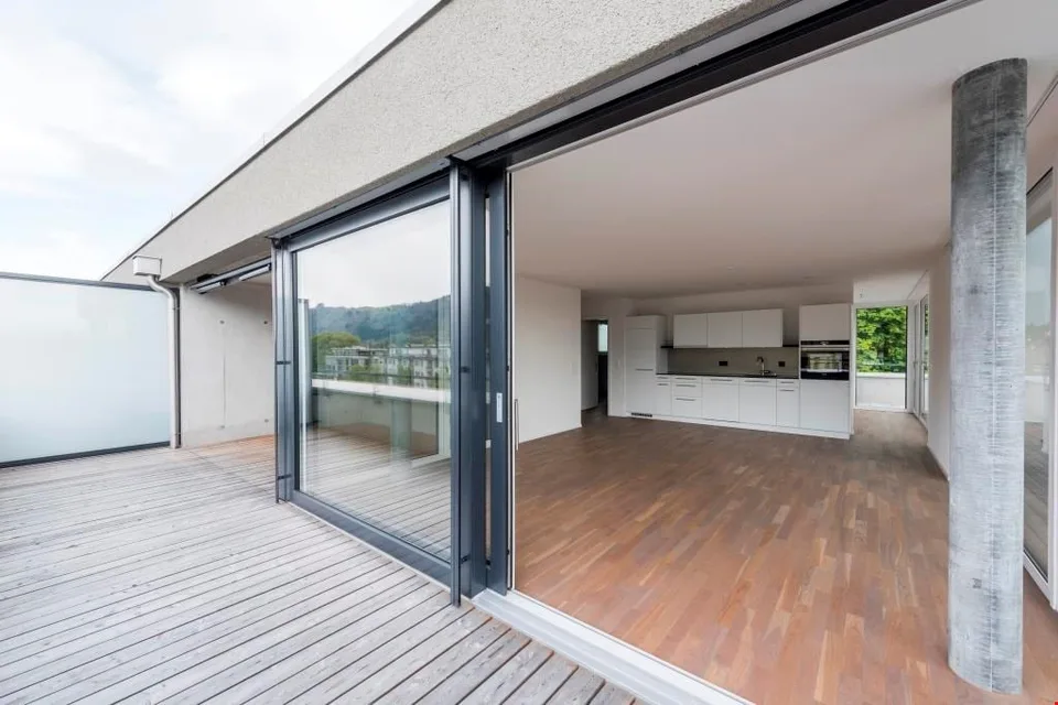 helle Attikawohnungen mit 53m2 Terrasse