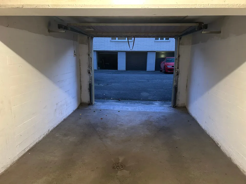 Einzelgaragenbox an der Flüelerstrasse zu vermieten