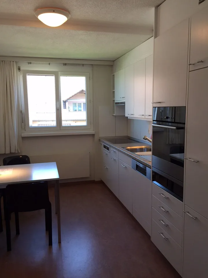 La tua nuova casa: ampio appartamento di 3 camere a Dübendorf in una posizione tranquilla con vista sul verde