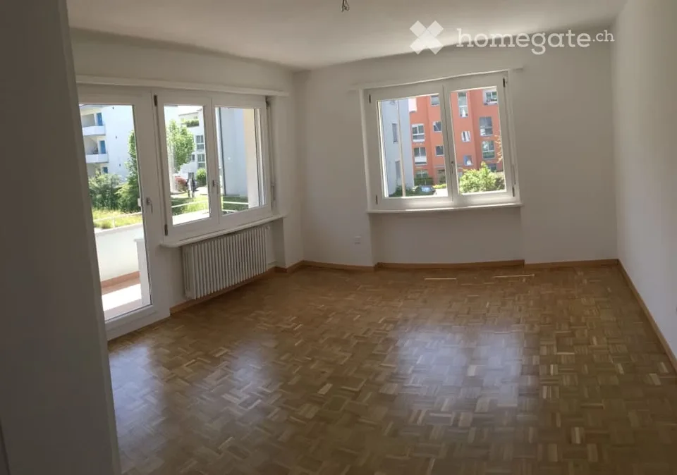 Helle 3.5-Zimmer-Wohnung mit Balkon in Zentrumsnähe Bassersdorf
