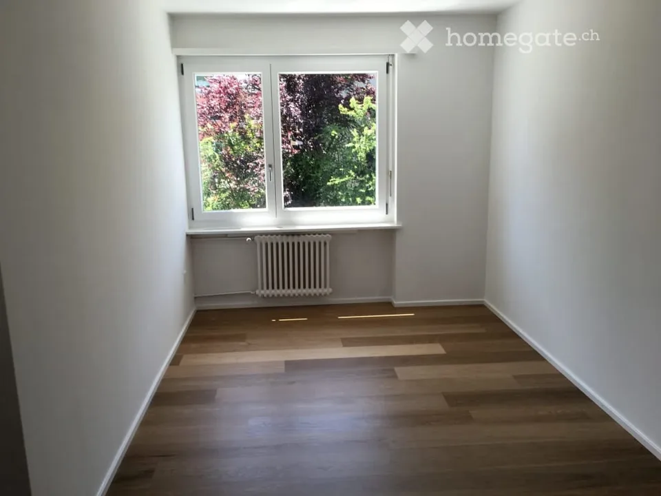 Helle 3.5-Zimmer-Wohnung mit Balkon in Zentrumsnähe Bassersdorf