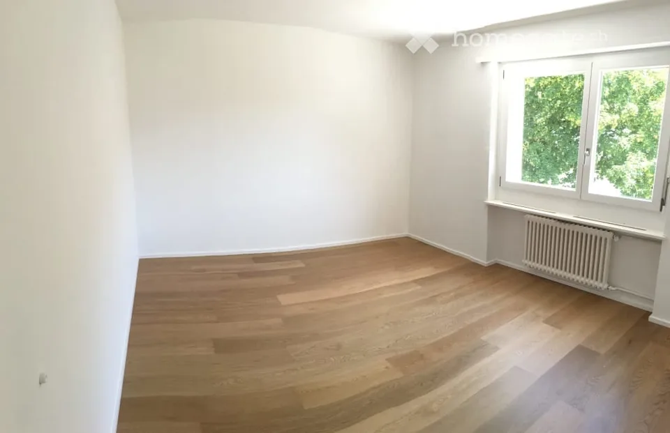 Helle 3.5-Zimmer-Wohnung mit Balkon in Zentrumsnähe Bassersdorf