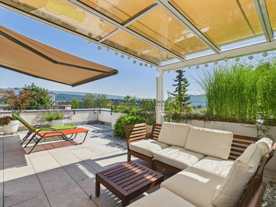 Lichtdurchflutetes Wohnen mit grosser Terrasse und traumhafter Fern...