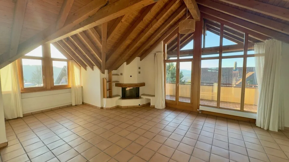 Charmant appartement de maisonnette en attique de 5,5 pièces au Hofberg