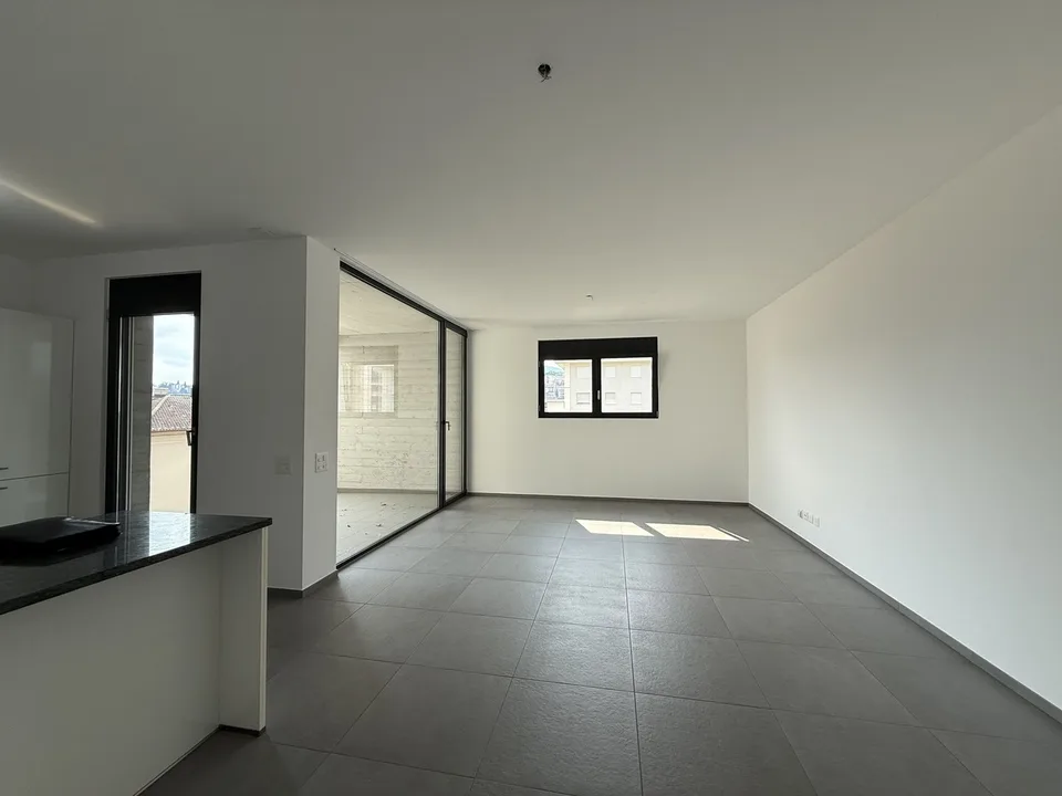 NEU UND GERAUMIGES 2.5 ZIMMER