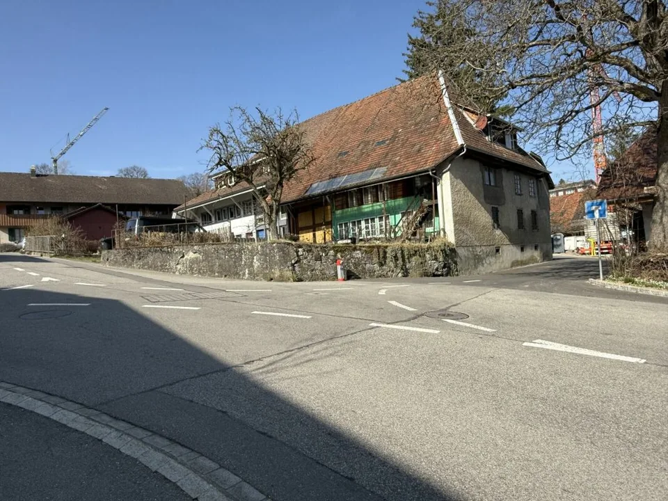 Terreno attraente con vista sul lago e potenziale di sviluppo a Beinwil am See