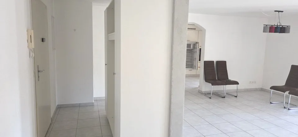 Appartamento di 5,5 locali ben curato con balcone e bella vista a Zurzach-Böbikon