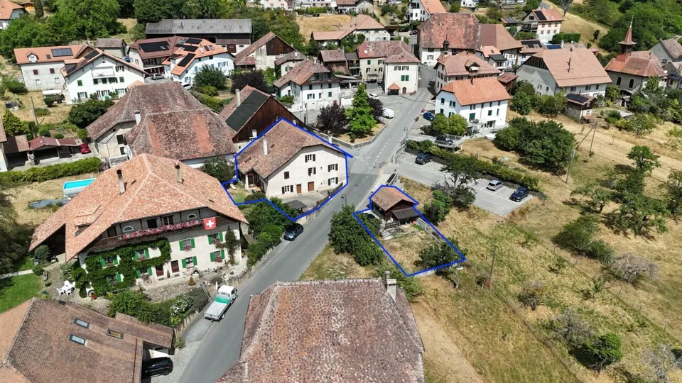 MAISON VILLAGEOISE MITOYENNE DE 2 APPARTEMENTS