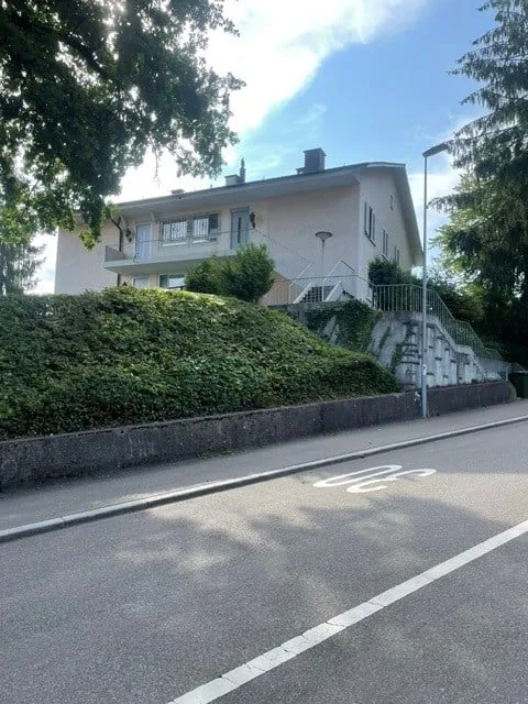 Charmante 4.5-Zimmer-Wohnung mit Gartensitzplatz in Adliswil / befristet für 1 Jahr