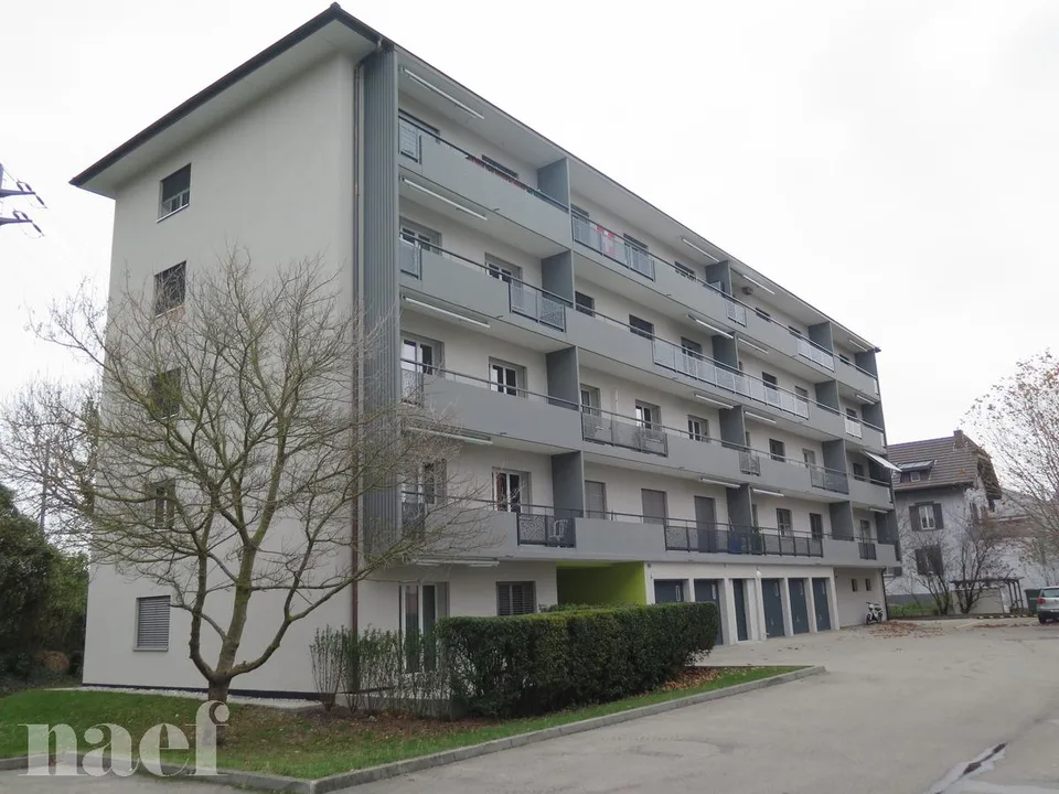 Appartement rénové de 4 pièces avec grand balcon