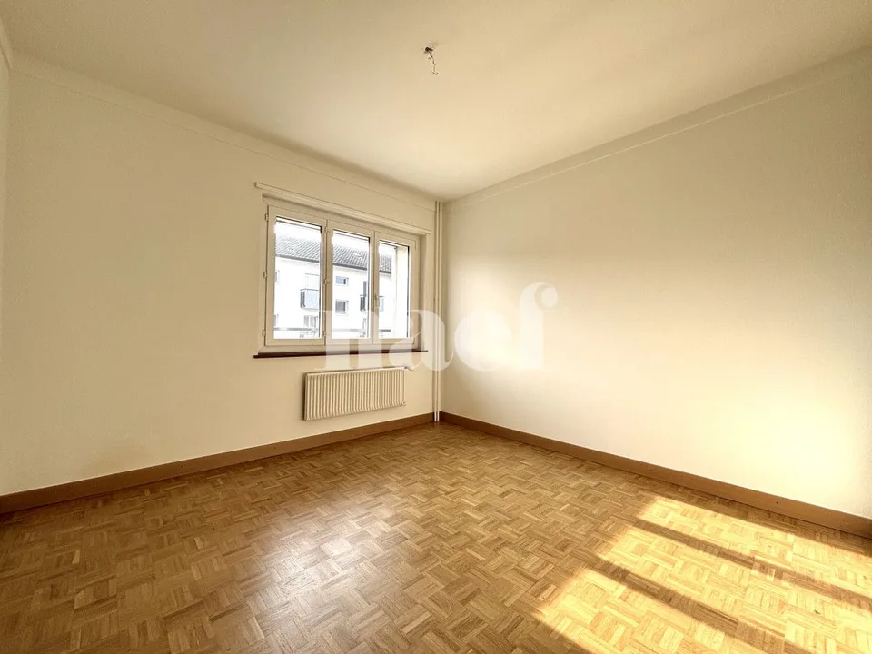 Wohnung mit 4 Zimmern und großem Balkon renoviert