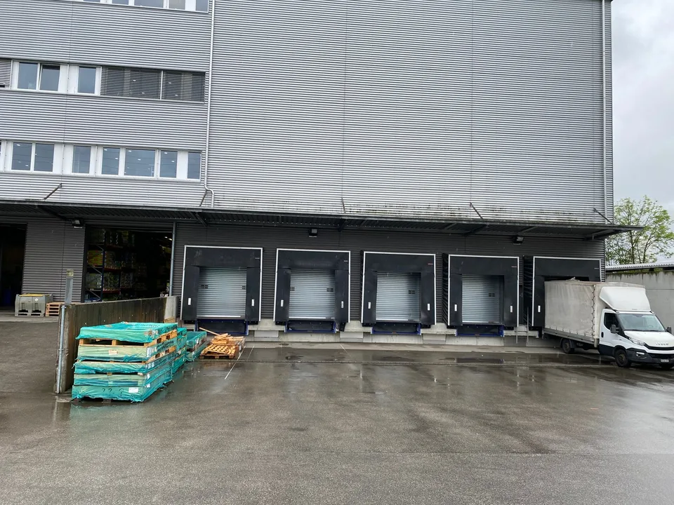 Locaux commerciaux modernes dans un emplacement central