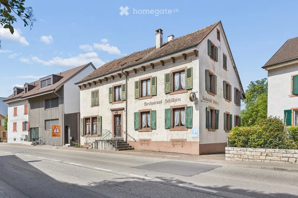 Ein Stück Dorfgeschichte / Historisches Mehrfamilienhaus im Herzen von Bottmingen