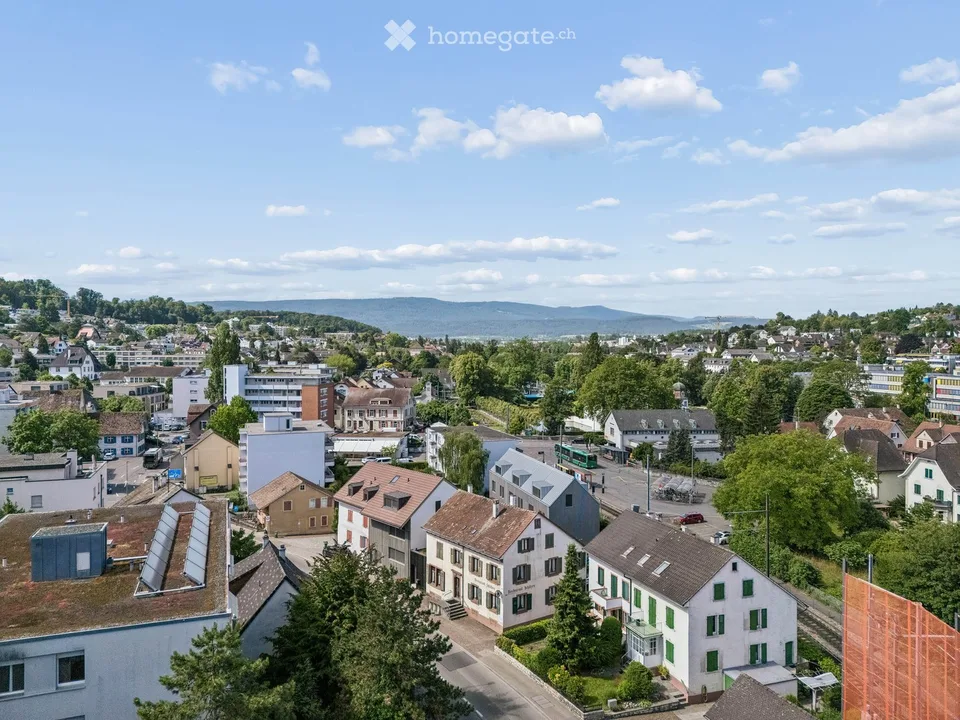 Un morceau d'histoire de village / Maison historique multifamiliale au cœur de Bottmingen