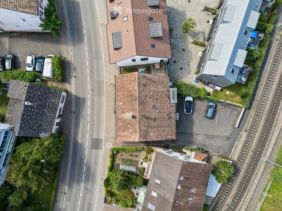 Un morceau d'histoire de village / Maison historique multifamiliale au cœur de Bottmingen