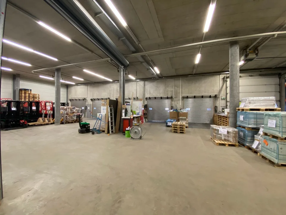 Locali commerciali moderni in una posizione centrale – foto 10 di 11