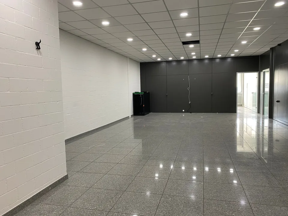 Locali commerciali moderni in una posizione centrale – foto 6 di 11