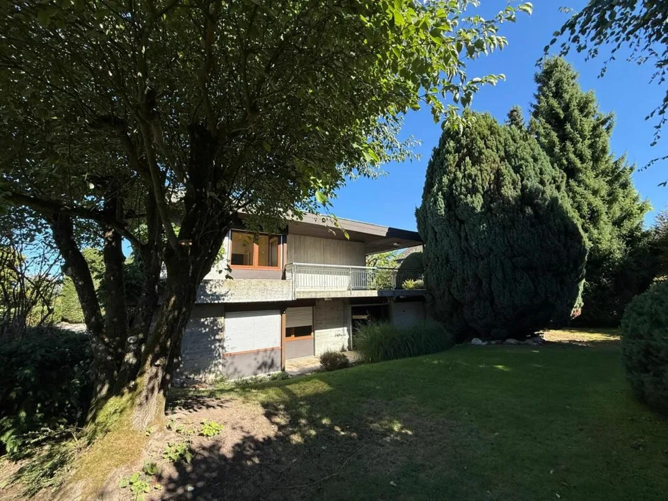 Freistehendes 5,5-Zimmer-Einfamilienhaus mit 2-Zimmer-Einlegerwohnung