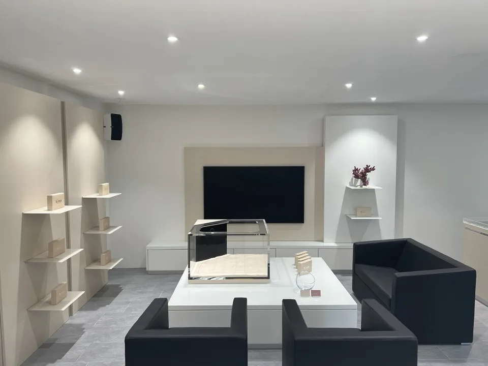Locale commerciale ultramoderno in una posizione centrale a Ebmatingen