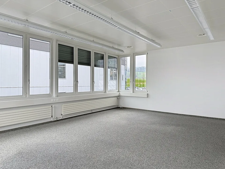 Unkompliziertes Büro direkt in der Industriezone – Foto 6 von 6