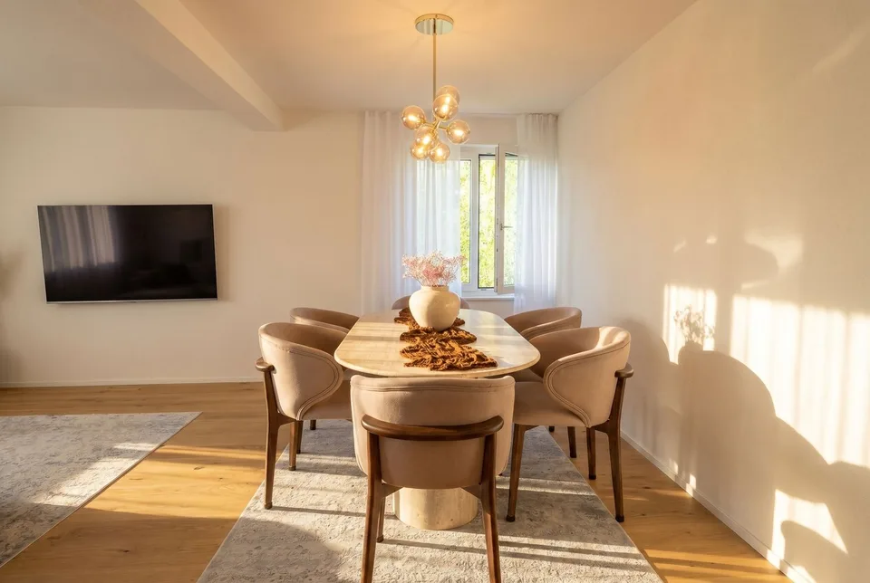 Top Moderne und Renovierte Wohnung mit Wintergarten-Balkon