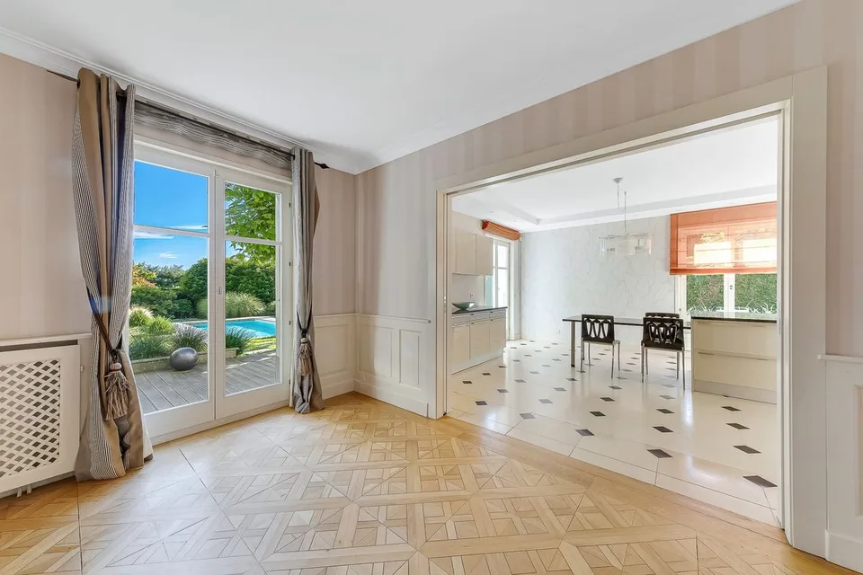 Propriété de prestige entourée de verdure à Lausanne