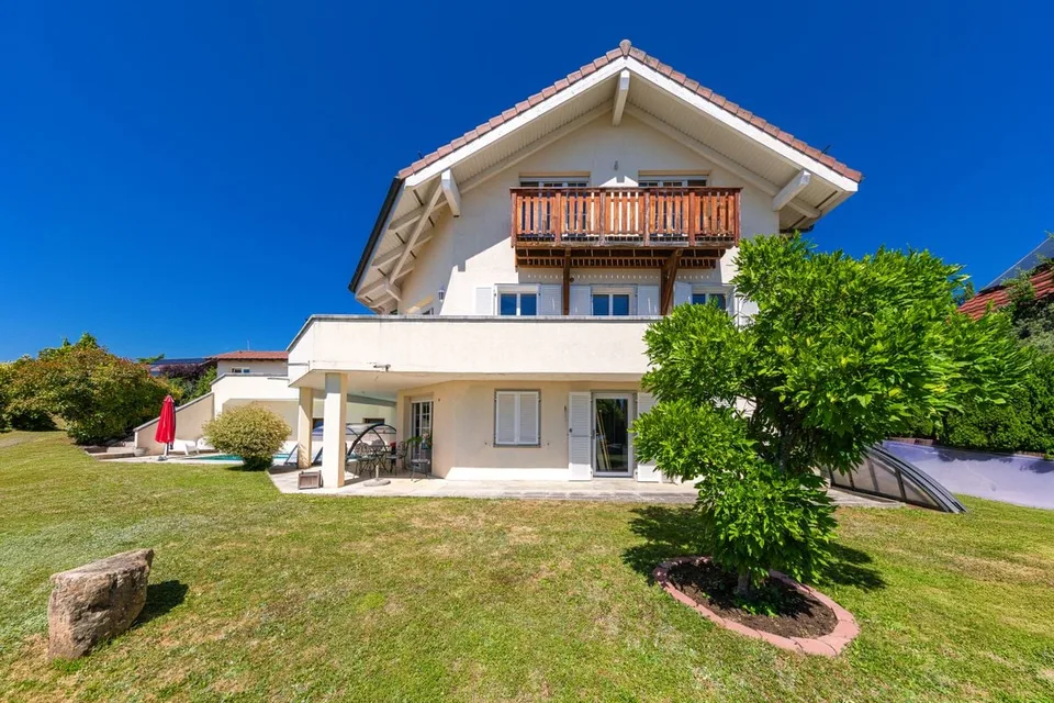 Charmantes Haus mit atemberaubendem Blick auf den See und den Mont Blanc!