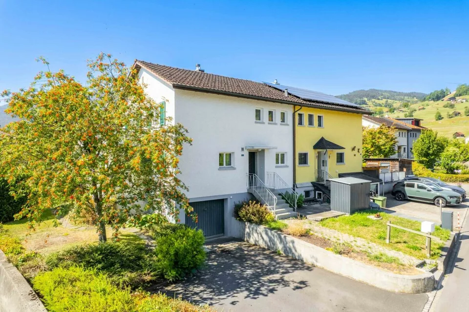 Affascinante casa a schiera in una posizione tranquilla con vista panoramica
