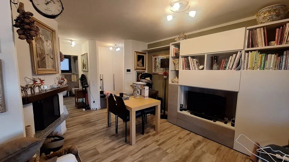 Sonniges, komfortables Apartment mit großer Terrasse, Parkplatz