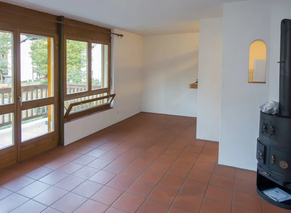 Appartement lumineux 4,5 pièces avec balcon et garage à Schänis