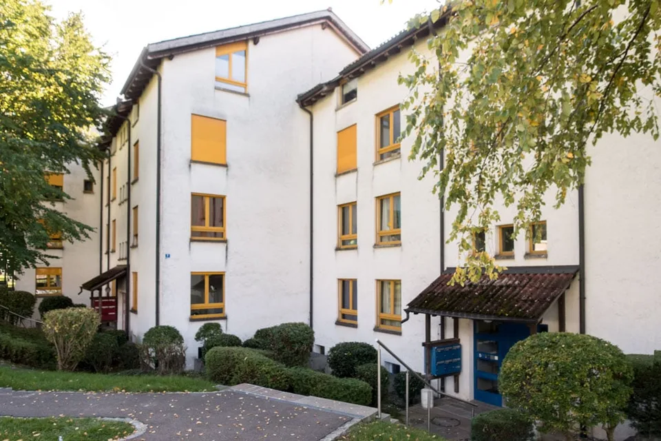 Helle 4.5-Zimmer-Wohnung mit Balkon und Garage in Schänis