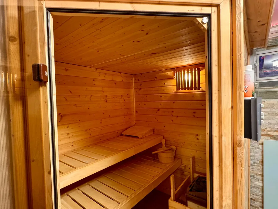 4.5-Zimmer-Gartenwohnung + Gästehaus. Option: Mehrgenerationen-Haus