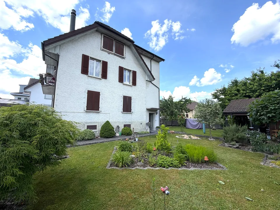 Casa a due famiglie / casa di generazioni con casa giardino (con cucina) e bel giardino