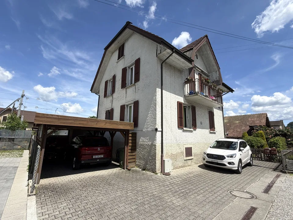ZWEIFAMILIENHAUS / GENERATIONENHAUS MIT GARTENHAUS (INKL. KÜCHE) UND SCHÖNEM GARTEN