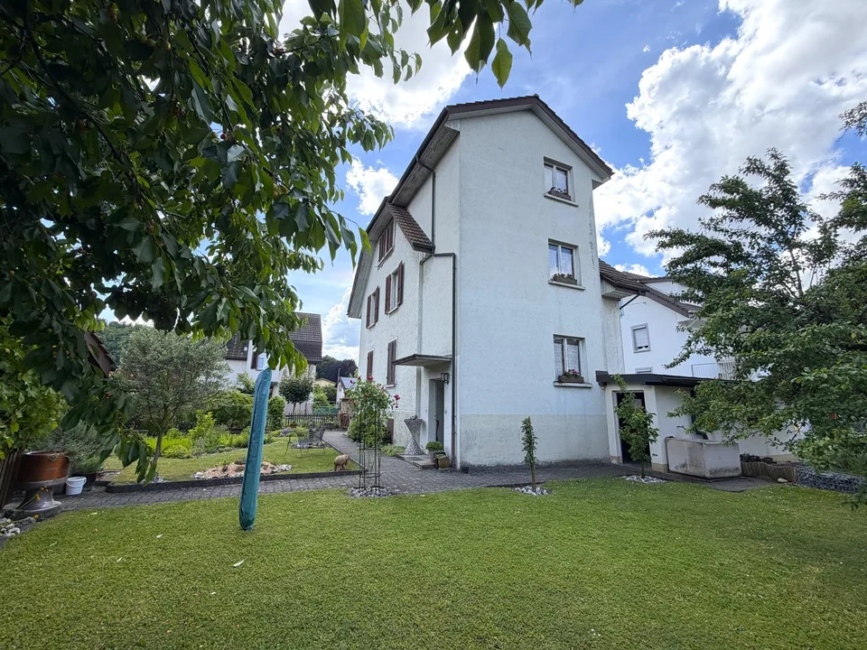 Casa a due famiglie / casa di generazioni con casa giardino (con cucina) e bel giardino