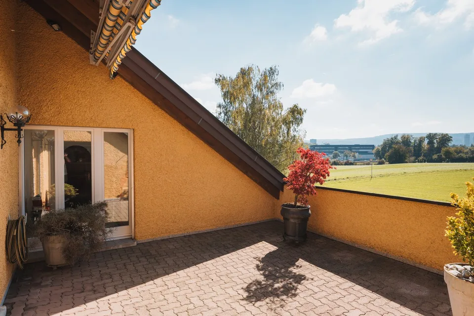 Leben wie im eigenen Haus - Dachwohnung mit Galerie