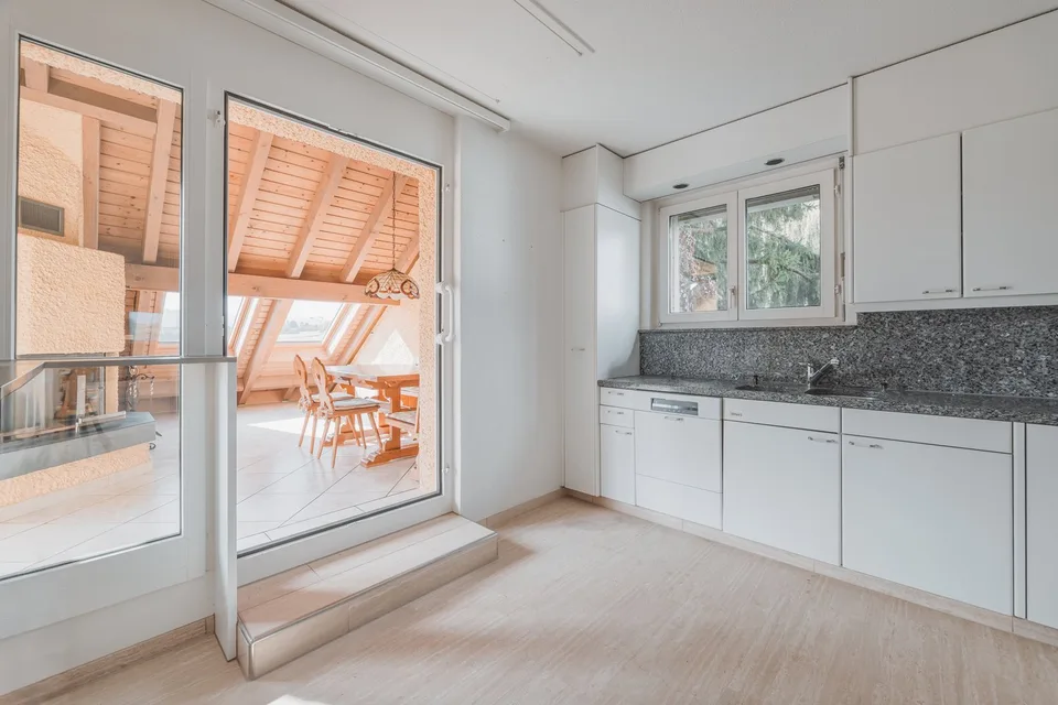 Leben wie im eigenen Haus - Dachwohnung mit Galerie