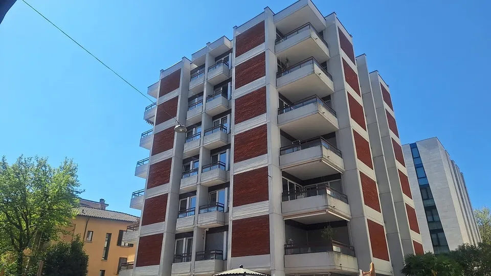 Centro Lugano,   Piano Attico Appartamento loc 2,5, Terrazza, Balcone, Posto Auto coperto.